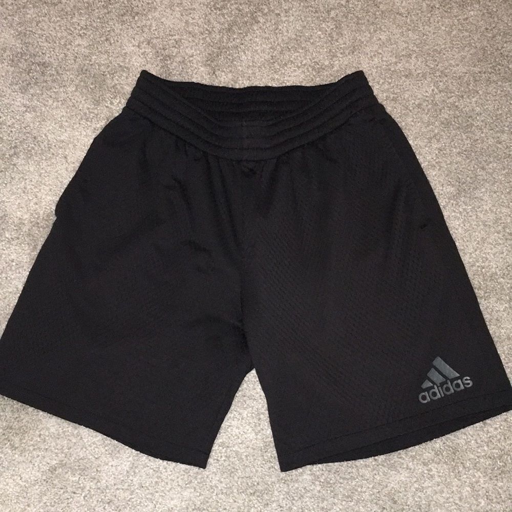 Old Black worn Adidas basketball shorts L hole in back mesh Lined pockets